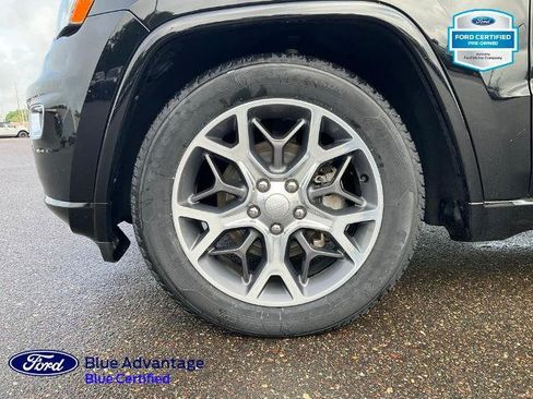 Used 2019 Jeep Grand Cherokee Overland w/ Interior Metal Package AWD/4WD image 30