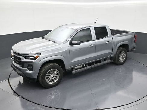 Used 2025 Chevrolet Colorado W/T w/ Advanced Trailering Package image 12