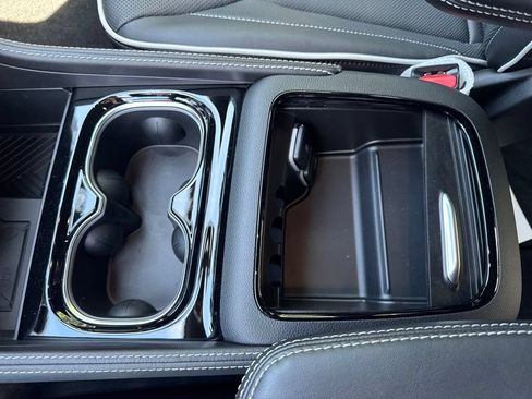 New 2027 Chrysler Pacifica Limited FWD image 16