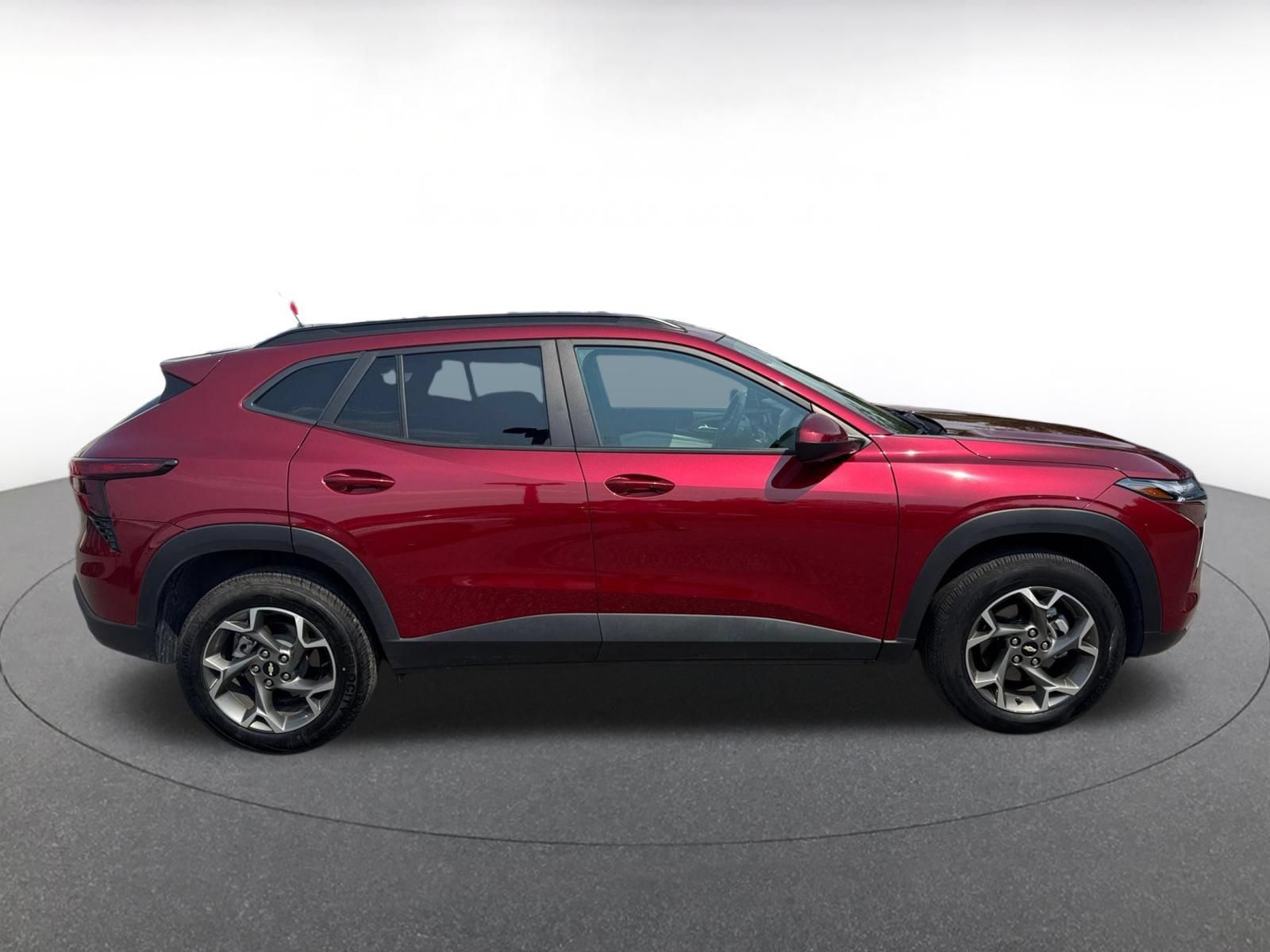 Used 2025 Chevrolet Trax LT FWD image 14