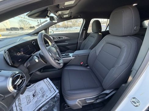 New 2026 Chevrolet Equinox EV LT image 32