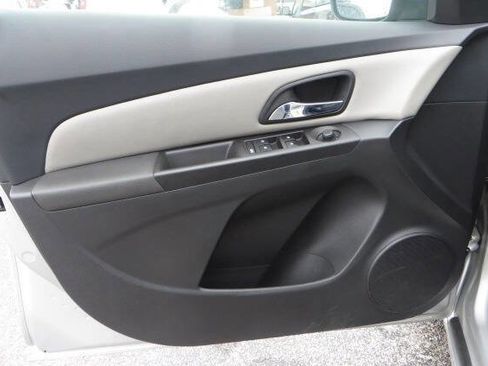 Used 2012 Chevrolet Cruze LS image 9