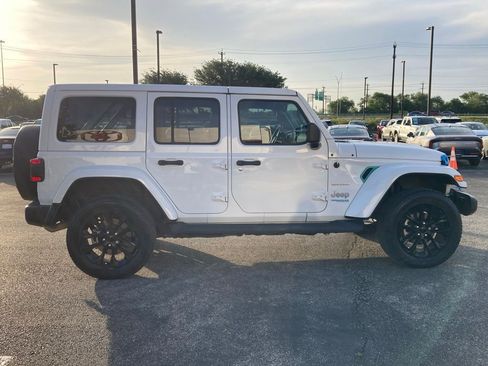 Used 2022 Jeep Wrangler Unlimited Sahara AWD/4WD image 4