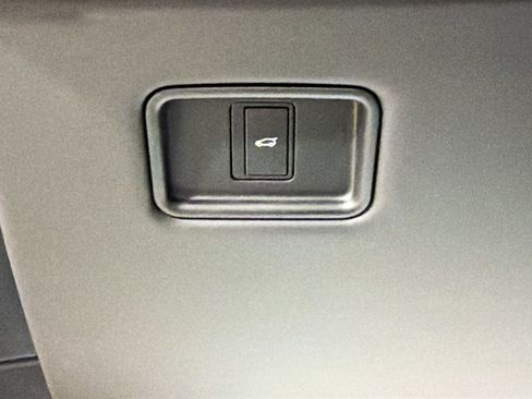 Used 2025 Land Rover Range Rover Long Wheelbase SE image 34
