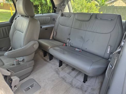Used 2010 Toyota Sienna XLE Limited FWD image 14