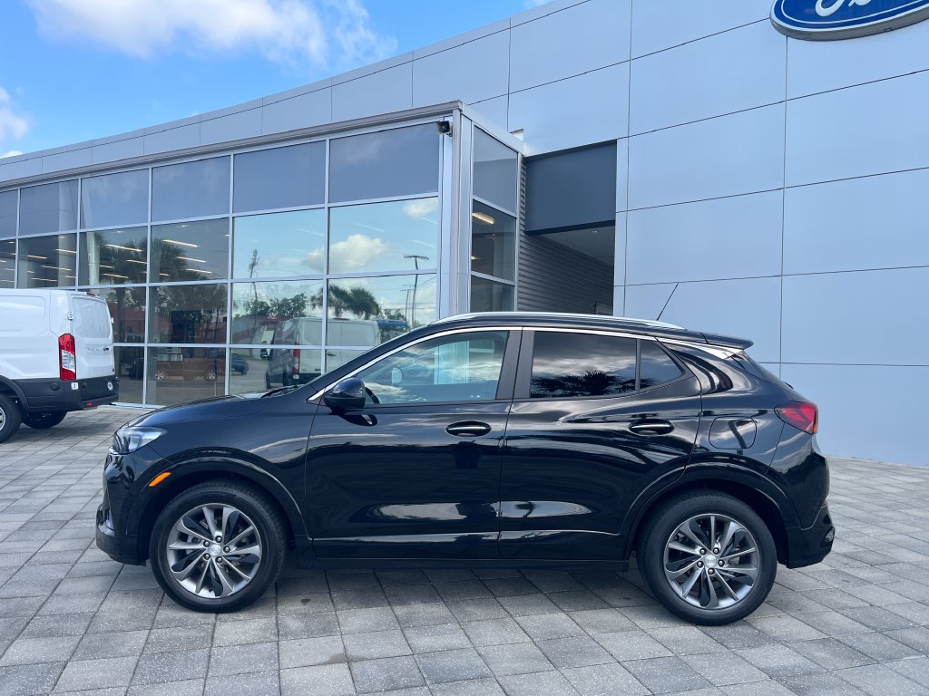 Used 2023 Buick Encore GX Select w/ Sport Touring Package FWD image 3