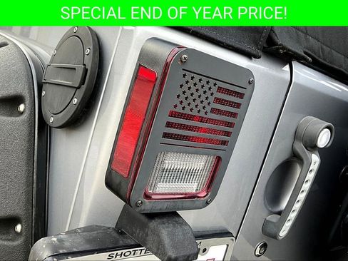 Used 2016 Jeep Wrangler Unlimited Rubicon w/ Connectivity Group image 21