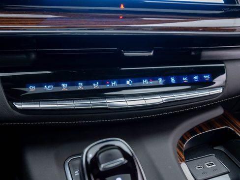 Certified 2023 Cadillac Escalade ESV Premium Luxury image 29