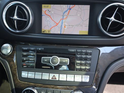 Used 2013 Mercedes-Benz SL 550 image 16