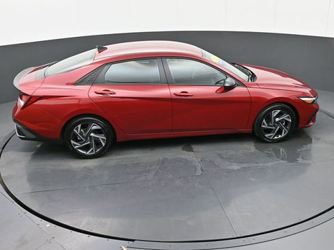 Certified 2025 Hyundai Elantra Sport image 40