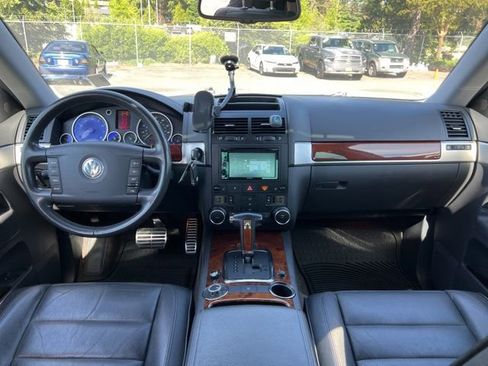 Used 2005 Volkswagen Touareg V8 AWD/4WD image 9