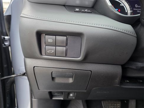 Used 2021 Toyota Highlander XLE image 28