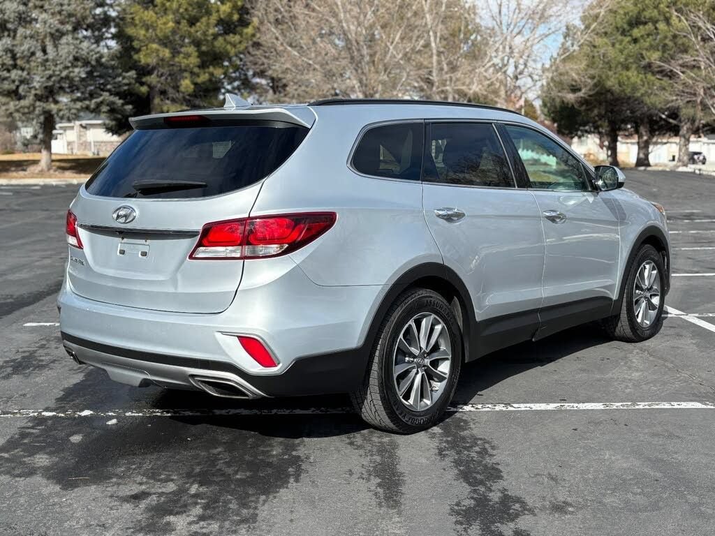 Used 2017 Hyundai Santa Fe SE FWD image 5