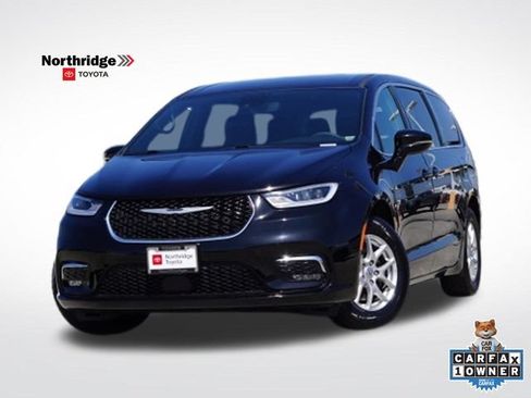 Used 2025 Chrysler Pacifica Select FWD image 1