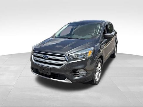 Used 2017 Ford Escape SE w/ SE Cold Weather Package FWD image 1