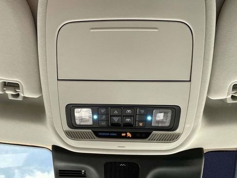 Certified 2025 Ford Expedition Max Platinum w/ Driver's Package AWD/4WD image 36