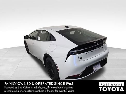 Used 2026 Toyota Prius Plug-In Hybrid image 9