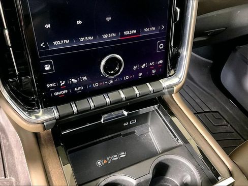 Used 2025 GMC Yukon Denali Ultimate AWD/4WD image 26