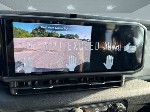 New 2025 Jeep Gladiator Sport image 21