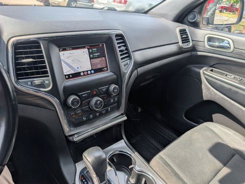 Used 2021 Jeep Grand Cherokee Laredo AWD/4WD image 23