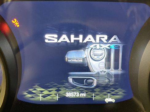Used 2024 Jeep Wrangler Unlimited Sahara AWD/4WD image 19