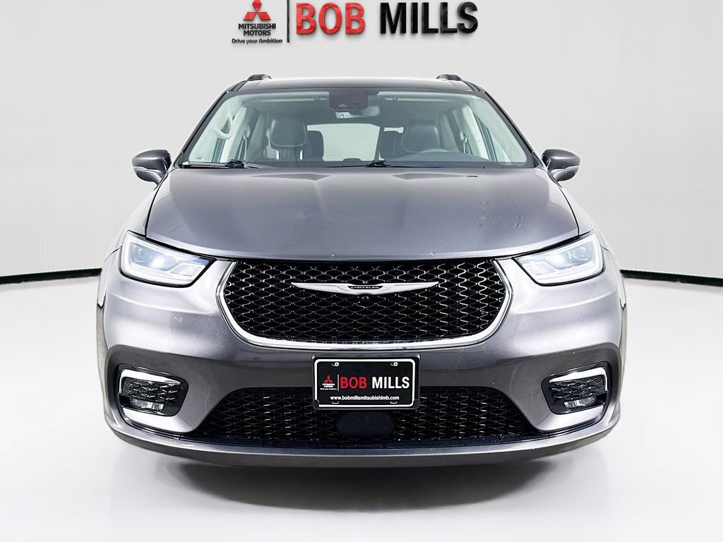 Used 2022 Chrysler Pacifica Touring-L FWD image 2