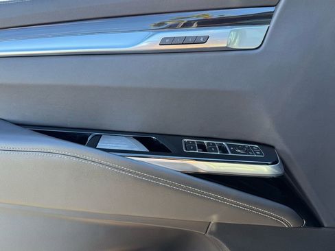 Used 2025 Cadillac Escalade Premium Luxury image 12