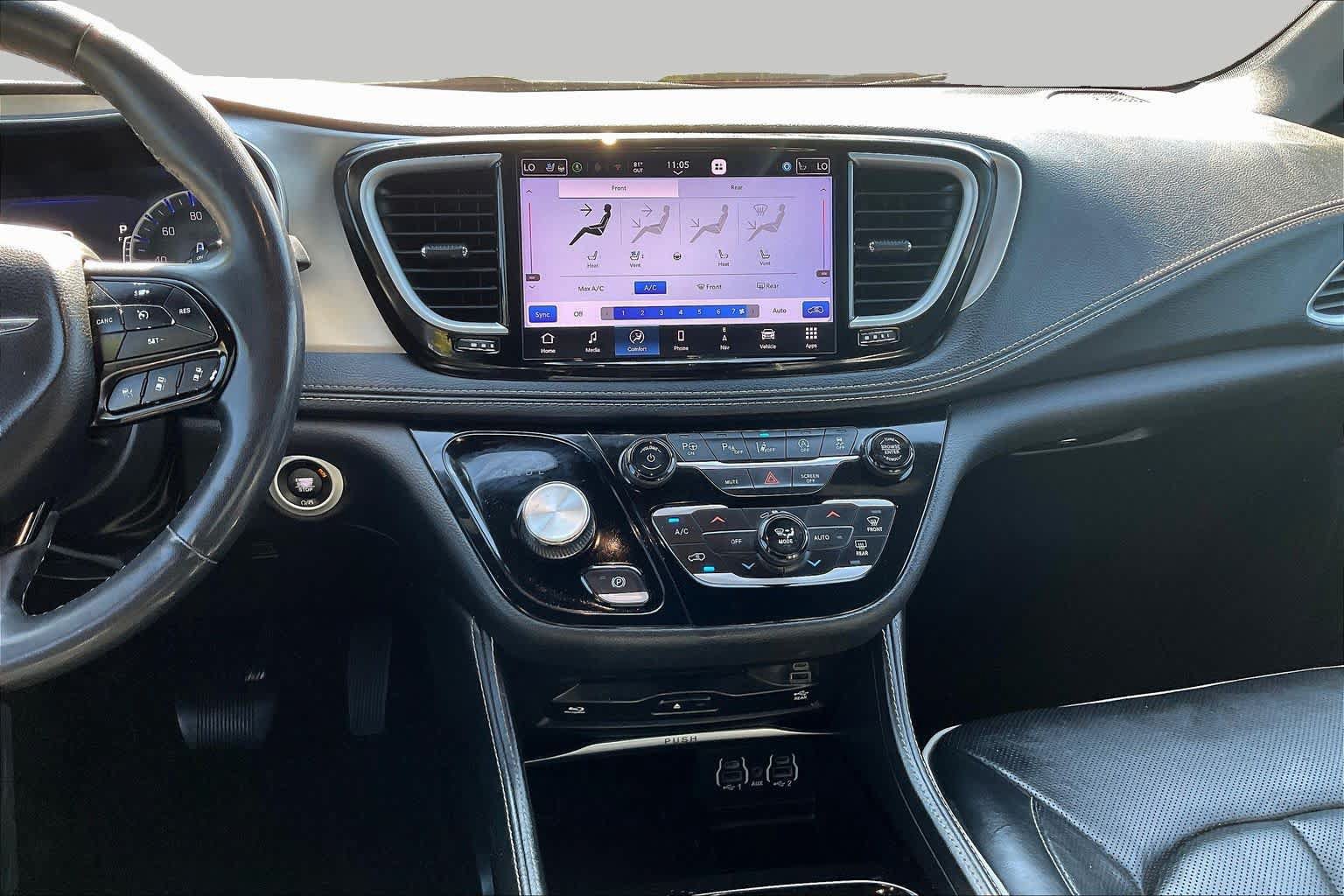Used 2023 Chrysler Pacifica Limited w/ Uconnect Theater Family Group FWD image 7