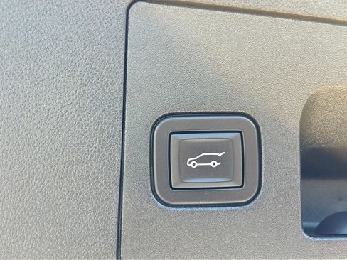 Used 2025 Cadillac XT4 Premium Luxury AWD/4WD image 22