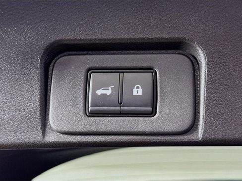 Certified 2025 Nissan Rogue SV image 25