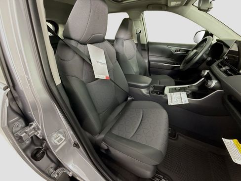 Used 2025 Toyota RAV4 XLE w/ Convenience Package image 18