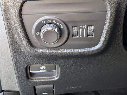 New 2025 Jeep Grand Cherokee Laredo X w/ Luxury Tech Group I image 15