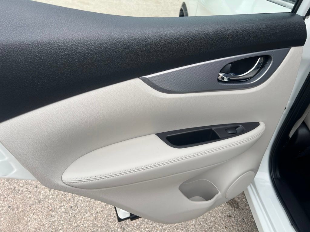 Used 2020 Nissan Rogue Sport SL w/ Premium Package AWD/4WD image 11