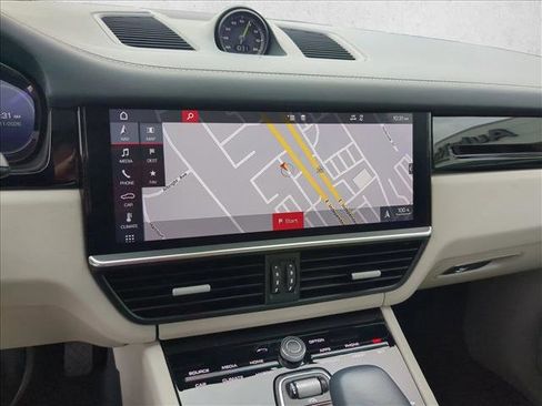 Used 2019 Porsche Cayenne E-Hybrid image 13