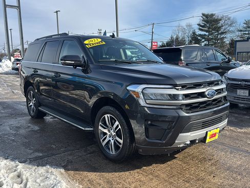 Used 2023 Ford Expedition XLT image 4