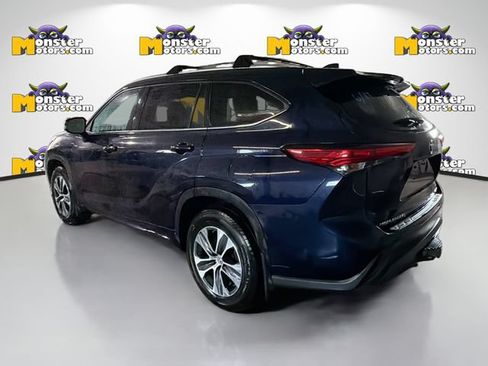 Used 2020 Toyota Highlander XLE AWD/4WD image 6