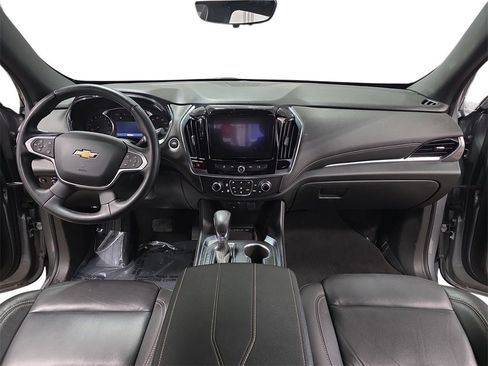 Used 2023 Chevrolet Traverse LT w/ Rear Camera Mirror Package image 9