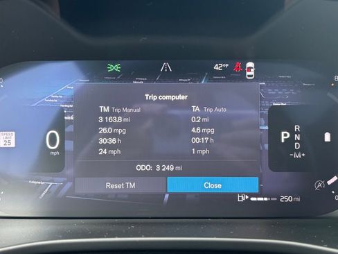 Certified 2026 Volvo XC40 B5 Plus w/ Protection Package Premier image 8