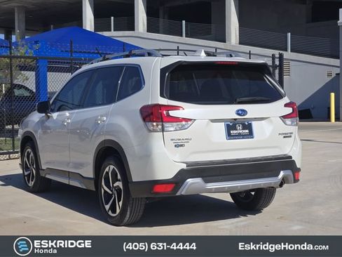 Used 2022 Subaru Forester Touring AWD/4WD image 5