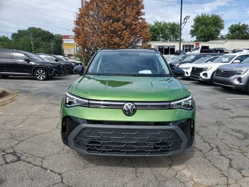 Used 2025 Volkswagen Taos SE FWD image 2