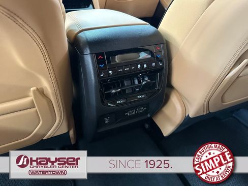 Used 2025 Jeep Grand Cherokee Summit AWD/4WD image 43