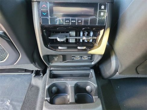 New 2025 Jeep Grand Cherokee L Altitude image 10