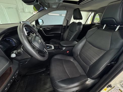 Used 2022 Toyota RAV4 Limited AWD/4WD image 13