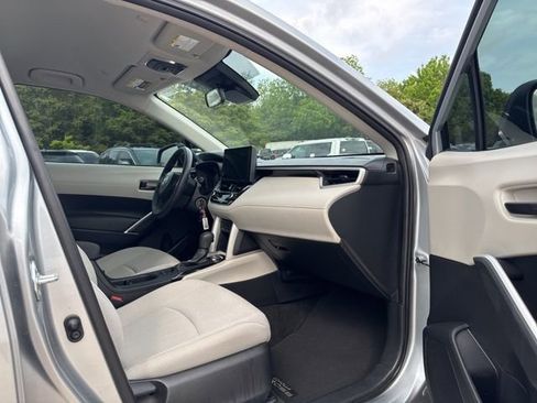 Used 2025 Toyota Corolla Cross L FWD image 23