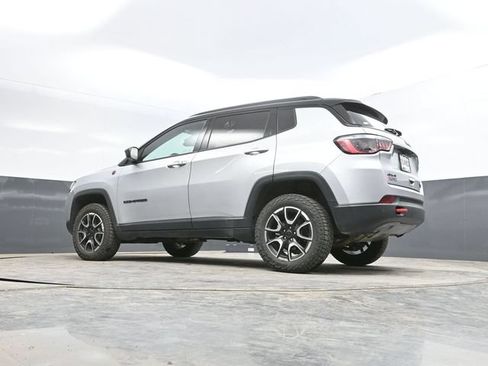 Used 2025 Jeep Compass Trailhawk AWD/4WD image 49