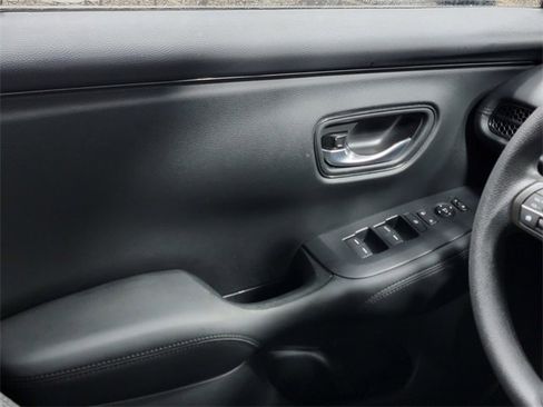 Certified 2025 Honda HR-V LX image 24