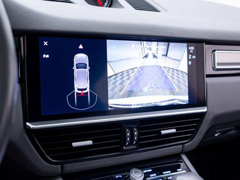 Certified 2023 Porsche Cayenne Platinum Edition AWD/4WD image 24
