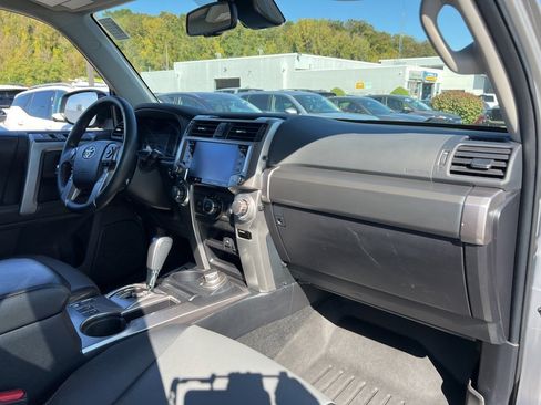 Used 2022 Toyota 4Runner SR5 Premium image 27