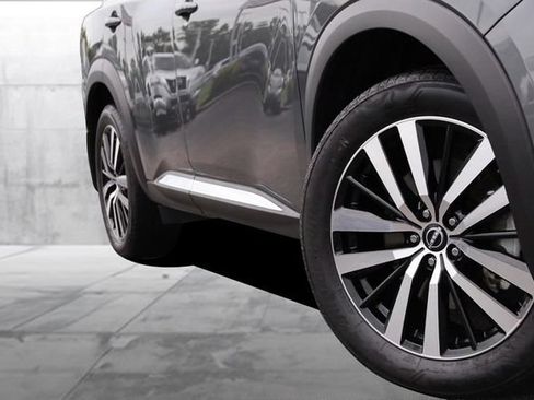 Certified 2025 Nissan Pathfinder Platinum w/ Cargo Package FWD image 3