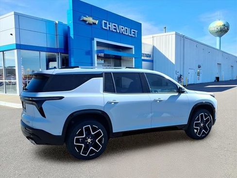 New 2026 Chevrolet Traverse High Country w/ LPO, Floor Liner Package image 3